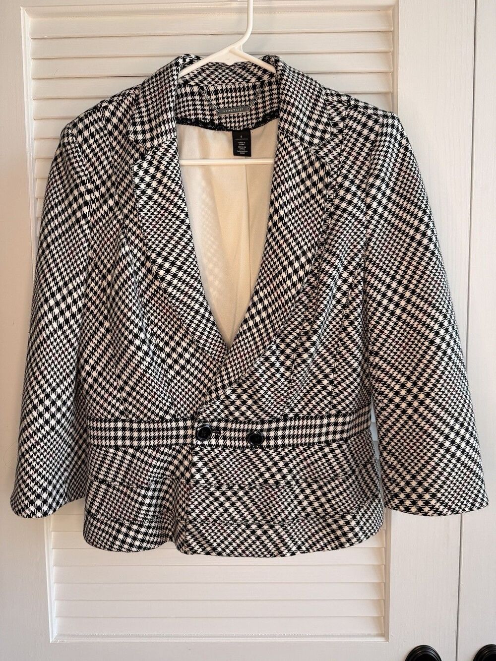 WHITE HOUSE BLACK MARKET Size 8 Blazer Houndstooth Black White Burgundy